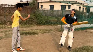 Om Ne Leather Ki Ball Se Maar Diya 😱 Cricket Khelte Khelte !!