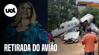 Avião que caiu com Marília Mendonça é retirado do local do acidente