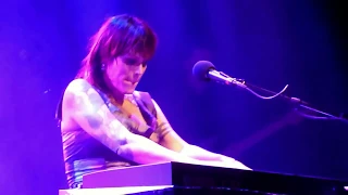 Beth Hart Hiding Under Water Effenaar