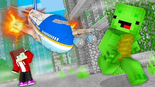 How Mikey and JJ Escaped a FALLING Airplane in Minecraft (Maizen)