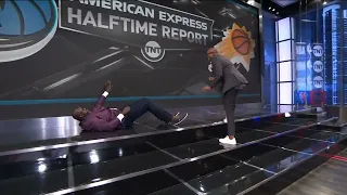 Inside The NBA - Last race to the board for the szn Kenny tells Shaq "Don't touch it!"