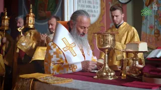 Митрополит Киевский и всея Украины Онуфрий совершил божественную литургию в Успенском соборе