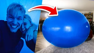 WIJ ZITTEN OPGESLOTEN IN DEZE MEGA BALLON!! #2428