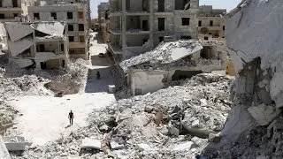 قصف عنيف بالبراميل المتفجرة يستهدف قرى وبلدات ريف درعا