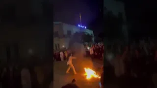 İran'da kadınlar dans ederek başörtülerini yakıp rejimi protesto ettiler! #iran