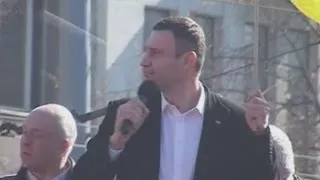 Ukraine Protests: Eggs thrown at Vitali Klitschko during Kharkiv rally