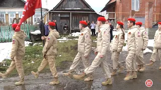 Парад и концерт у дома. В Ревде ветеранов поздравили с Днём Победы