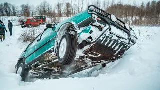 Старенький Golf, против стандартной Нивы. Оффроуд на стоке.