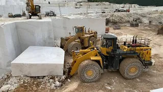 Caterpillar 992D Wheel Loader And Komatsu WA900 Pulling 220 Tonnes - Birros Marbles