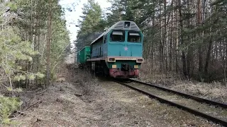 ТЭ114-0067 С полувагоном и хоппером.