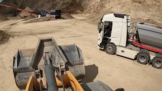 Liebherr L580 working in quarry