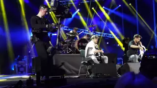 2CELLOS We Found Love Verona (live)