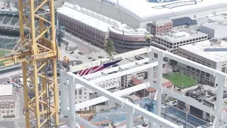 Video shows final beam at the Hudsons Tower being raised and installed.
