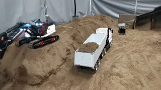 Hidromek HMK 500 LC HD RC Excavator loading a truck nice and smooth