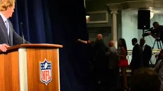 Benjy Bronk disrupts Roger Goodell press conference