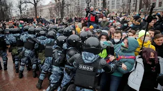 Navalny's wife among hundreds detained at anti-Kremlin protests