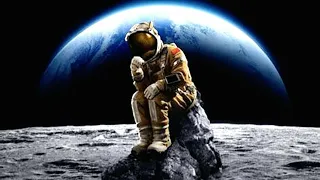 رجل يحاول النجاة على سطح القمر لسنين وفاكر ان الأرض دمرت لكنه اكتشف الحقيقة Moonman