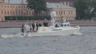 Путин и Шойгу стоят на яхте, и принимают парад на день ВМФ в Санкт-Петербурге. 30.07.2017.