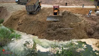 Wonderful is new active smooth operator komats'u dozer push drop soil rock in water with heavy truck