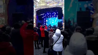 Сестра на концерте в москве