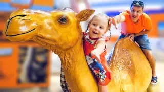 Настя и папа в музее науки для детей Nastya and papa pretend play at the children's museum