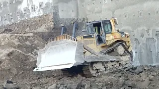 (Vlog #22)WALANG MATIGAS NA ADOBI SA D8R CATERPILLAR BOLDOZER #excavation #caterpillar #boldozer