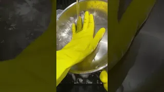 Washing the dishes by hand, squeaky sound of kitchen yellow rubber gloves ep:40