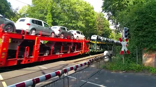 Bahnübergang Im Krugfeld Hildesheim Donnerstag 20.6.2019. Viele Güterzüge