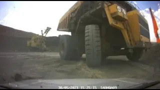 Dump Truck Accidentally Crushes Car Occupied With The Mechanics Who Came To Fix Its Air Conditioning