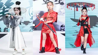 Use umbrella, sword, flute as props to walk catwalk | Chinese Style ｜ Kids Fashion Show