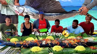 BIG MARLIN FISH RECIPE 😱 GIANT MARLIN/SAILFISH COOKING and EATING in the beach