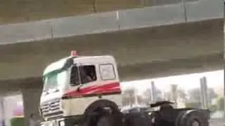 مواطنين يطاردون راعي شاحنه متهور في جنوب الرياض