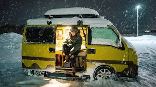 Зима в районі сильного снігопаду | Життя у фургоні | Табір легких автомобілів