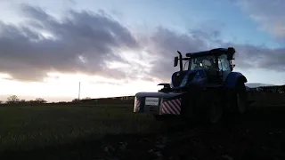 Ploughing with The New Holland T7.210 With A 5 Furrow KV plough