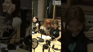 Rosé and Lisa teasing Jennie🤣🤣 #shorts #blackpink