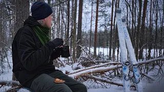 Skiing at a bog, outdoor food and an otter´s tracks in the snow