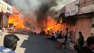 Jaipur main patakha shop me aag