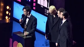 THE 1975 Wins “Best Rock / Alternative Act” At The BRIT Awards 2023 (FANCAM)