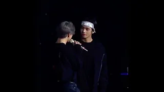 Tae cutely slapping jibootyy😳 #vmin #bts