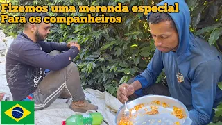 Mostramos o passo a passo de como fizemos a merenda especial para os companheiros