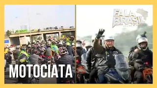 Em São Paulo, Bolsonaro participa de motociata com apoiadores