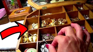 unbelievable! I FOUND A large collection IN THE LANDFILL!vintage, vintage jewelry