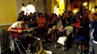 Marcello Calabrese - street guitarist fulfills a resident's wish - "Wish You Were Here"