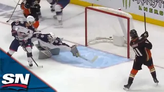 Ducks' Ryan Strome Makes Cheeky Pass To Give Trevor Zegras A Wide-Open Net vs. Blue Jackets