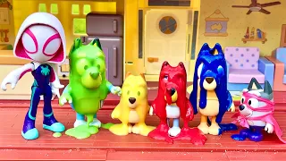 Super Muffin Rescue Toy Bluey’s Family from Green Goblins Paint Prank! Bluey Toys Pretend Play