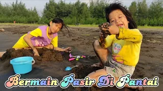 Bermain Pasir Di Pantai Sendang Asih / Pantai Cemara - Playing Sand On The Beach