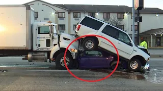 Подборка аварий грузовиков на дороге 2020!  Truck CRASH