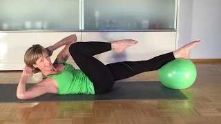 neue Pilates Übungen mit dem Ball