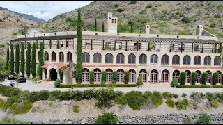Tour This OLD 40-Room MINING HOTEL Turned PRIVATE HOME! The Little Daisy in Jerome, Arizona!