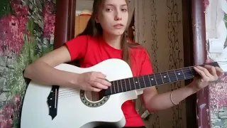 Девушка красиво поёт. (cover: "Алые паруса")